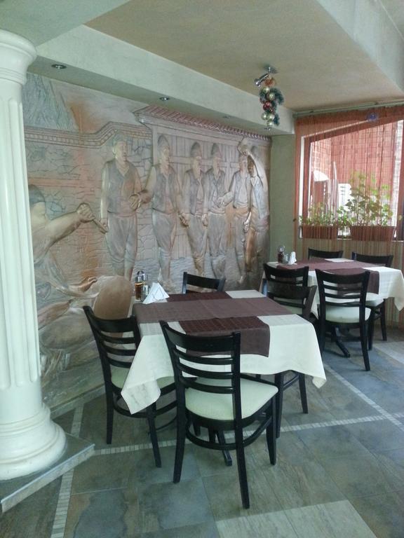 Family Hotel Yola TsTschepelare Exterior foto