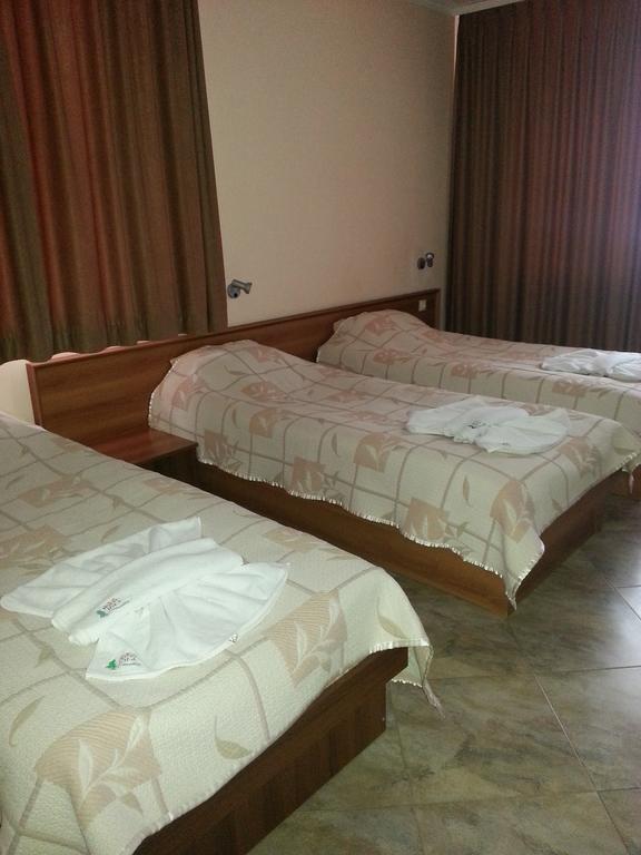 Family Hotel Yola TsTschepelare Zimmer foto